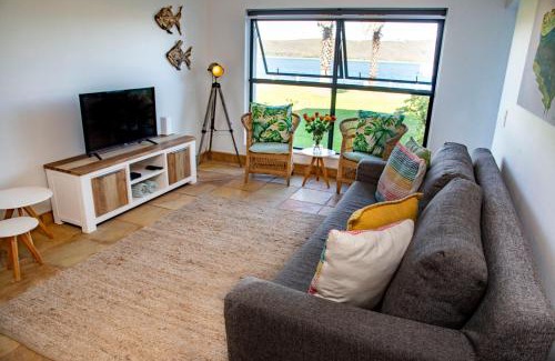 Knysna Central Apartamento | NEW LISTING - 4 Laguna Grove - Life On The Water