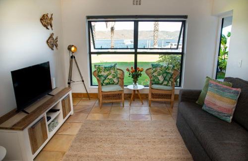 Knysna Central Apartamento | NEW LISTING - 4 Laguna Grove - Life On The Water