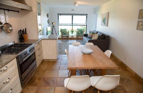 Knysna Central Apartamento | NEW LISTING - 4 Laguna Grove - Life On The Water