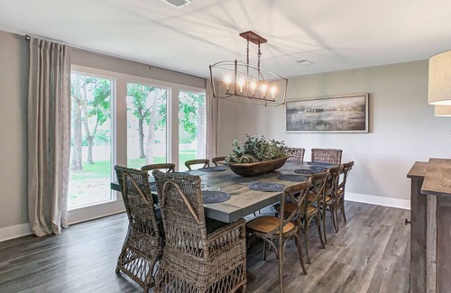 Northport Casa | New Listing! 5 Bed 5 Bath 20 Min to UA, Flat Lot on Lake Tuscaloosa