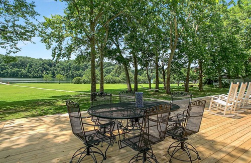 Northport Casa | New Listing! 5 Bed 5 Bath 20 Min to UA, Flat Lot on Lake Tuscaloosa