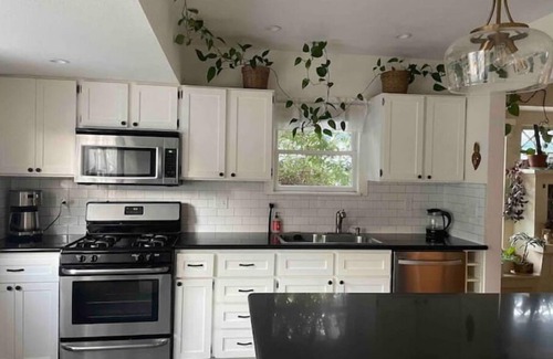 Rose City Park Cama Y Desayuno | NEW LISTING-Adorable Craftsman, great neighborhood