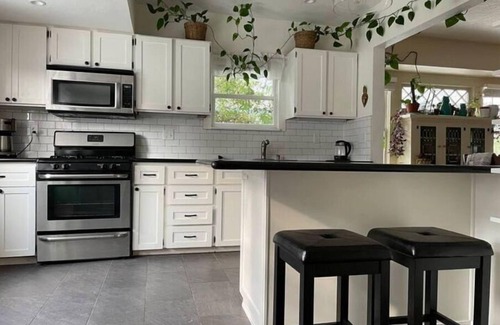 Rose City Park Cama Y Desayuno | NEW LISTING-Adorable Craftsman, great neighborhood