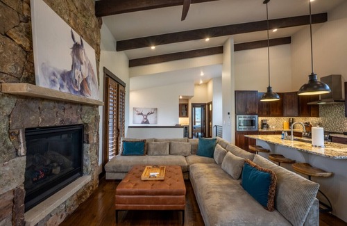 Silverthorne Casa | *NEW Listing* Aspen Sky Lodge- Walk to Clubhouse, Mountain Views