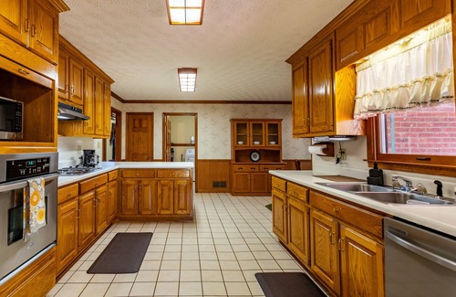 Ball Ground Casa | NEW LISTING! Ball Ground Estates (4-Bedroom Home) - Pets Allowed by RedAwning