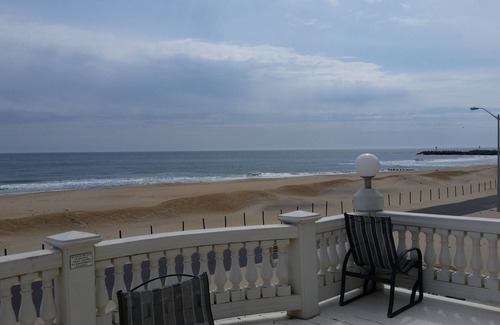 Manasquan Casa | ¡NUEVO LISTADO! Villa frente al mar