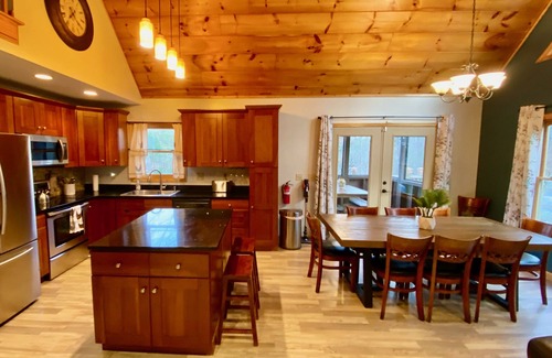 Talking Rock Cabina | New listing - Beautiful cabin on Talking Rock Creek with mountain views