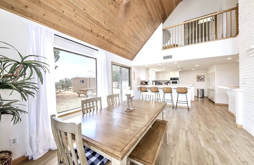 Stallion Springs Casa | New Listing! Beautiful Getaway in the Tehachapi with Hot Tub!