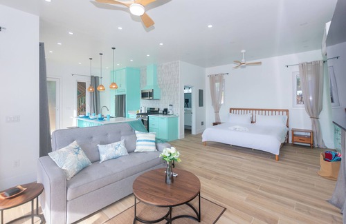 Half Moon Bay Casa | New listing Both Units - Owners Studio and Guest Studio Suites. Rooftop Deck! 5⭐️