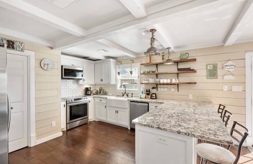 Isla Del Sol Casa | New Listing! Canal Home Cozy and Clean