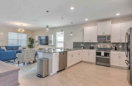 Davenport Casa | New Listing! Champions Gate Resort, 10mi to Disney & 21mi to Universal - FS383800