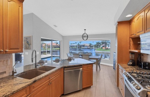 Burnt Store Isles Casa | New Listing! Charlotte Harbor Area Resort, 120mi to Disney & 134mi to Universal - GRH746209