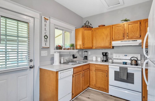 New Albany Casa | NEW LISTING! Charming 2BR Hot Tub Getaway