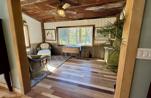 Helmsburg Cabina | New Listing: Charming cabin, great location.