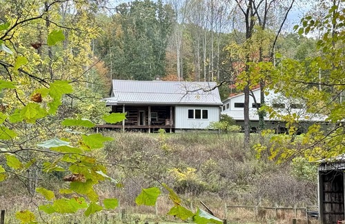 Helmsburg Cabina | New Listing: Charming cabin, great location.