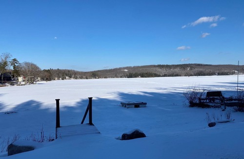Orrington Casa | New listing. Charming 3-bedroom lake house in Orrington WiFi, Hot tub, and Sauna