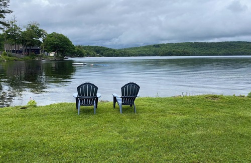 Orrington Casa | New listing. Charming 3-bedroom lake house in Orrington WiFi, Hot tub, and Sauna