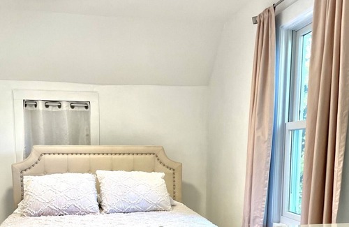 West Seventh Casa | NEW LISTING! Charming & Sparkly Saint Paul; 3 blocks to Excel. Walk everywhere!