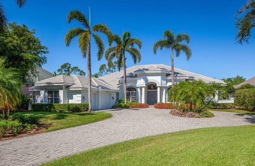 Central Naples Casa | ¡Nuevo listado! Naples 4 cama w / Coastal Vibe Decor, tenis, golf, piscina privada