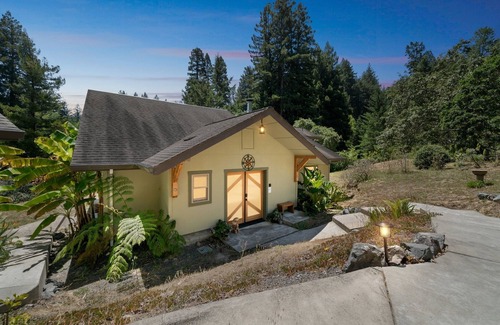 Freestone Casa | NEW LISTING! Compass Rose Reserve (2-Bedroom Home) by RedAwning
