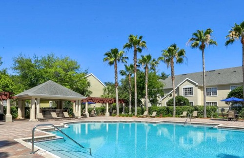 Palm Harbor Apartamento | NEW LISTING! Contemporary large 3BR, in unit Washer/Dryer, FREE parking with all amenities! by RedAwning