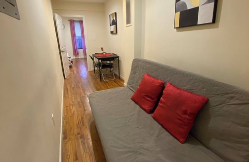 Midtown West Apartamento | NEW LISTING Cozy 1-bedroom apartment in welcoming New York with WiFi, AC,heating