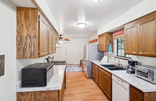 Yosemite Forks Casa | NEW LISTING! Cozy and Comfortable Yosemite Portal by RedAwning