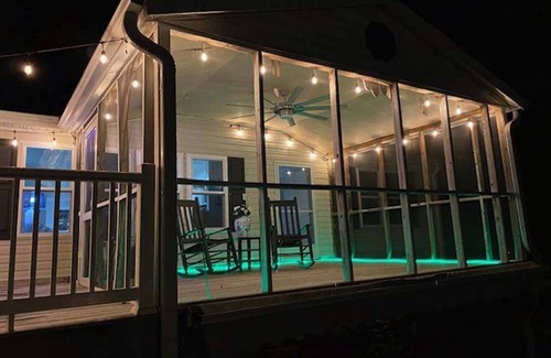 Waterloo Casa | NEW LISTING ! Cozy and relaxing water front lake house with breath taking views