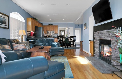 Lake Toxaway Condominio | NEW LISTING Delightful 3-bedroom condo in Lake Toxaway with stunning views