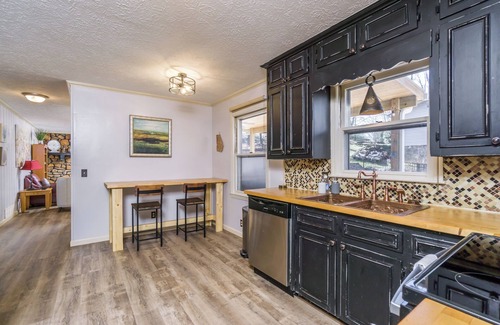 Dahlonega Casa | New Listing! Downtown Getaway- Minutes to Dahlonega/Pool/Hot Tub/ Game Room