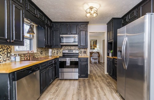 Dahlonega Casa | New Listing! Downtown Getaway- Minutes to Dahlonega/Pool/Hot Tub/ Game Room
