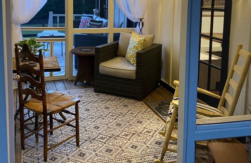 Helen Cabaña | NEW LISTING!! Elegant Cottage/ Tiny House