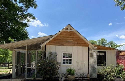 Helen Cabaña | NEW LISTING!! Elegant Cottage/ Tiny House