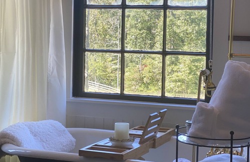 Helen Cabaña | NEW LISTING!! Elegant Cottage/ Tiny House