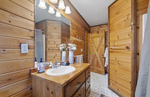 Big Canoe Casa | New Listing Forest Footprints in Big Canoe
