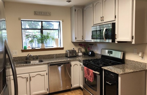 West San Jose Casa | ¡Mascota amigable! ENCANTADOR DE 3 DORMITORIOS + PATIO Inicio -Apple, Kaiser, Stanford, WALK 2 tiendas!
