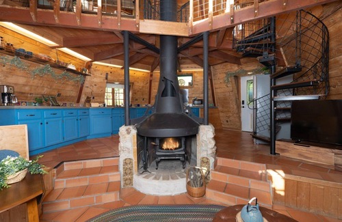 Coarsegold Cabina | New Listing- Hobbit House @ Yosemite w/spa/firepit/unique