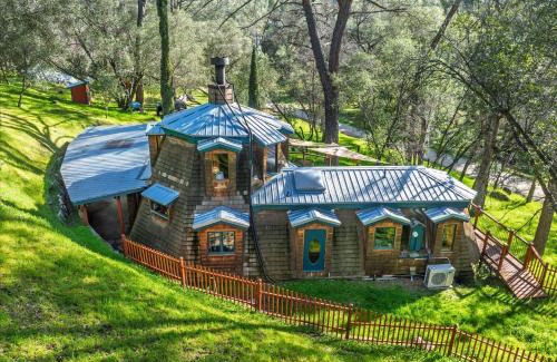 Coarsegold Casa | New Listing- Hobbit House @ Yosemite w/spa/firepit/unique