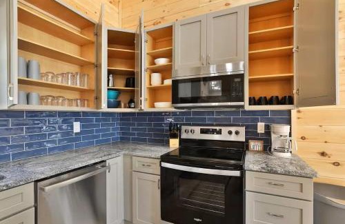 Logan Casa | New listing- Hocking Hills Modern Cabin