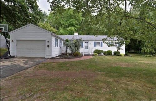 Cheshire Casa | NEW LISTING! Home in Cheshire (3-Bedroom) by RedAwning