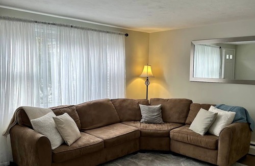 Cheshire Casa | NEW LISTING! Home in Cheshire (3-Bedroom) by RedAwning