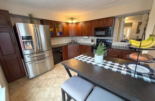 Blue Springs Casa | NEW LISTING! Home with a POOL, PARK, and close to Arrowhead & Kauffman!