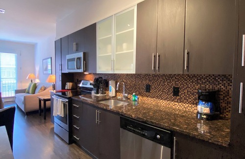 Arlington Apartamento | NEW Listing in Arlington, VA close to metro and one FREE parking included