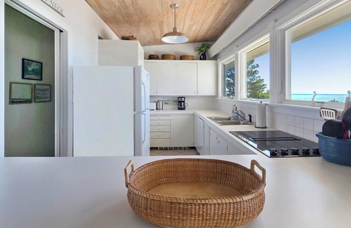 Indian Neck Heights Casa | NEW LISTING! Indian Neck Waterfront 4BD--Amazing Water Views, Direct Beach Access, Central A/C