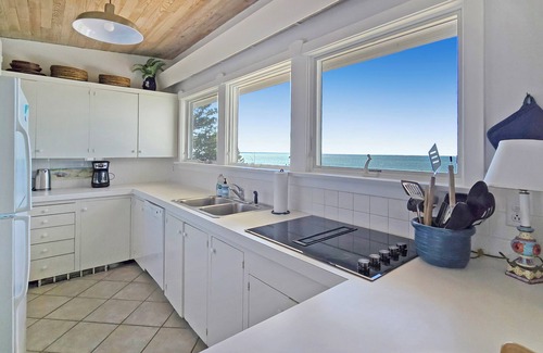 Indian Neck Heights Casa | NEW LISTING! Indian Neck Waterfront 4BD--Amazing Water Views, Direct Beach Access, Central A/C