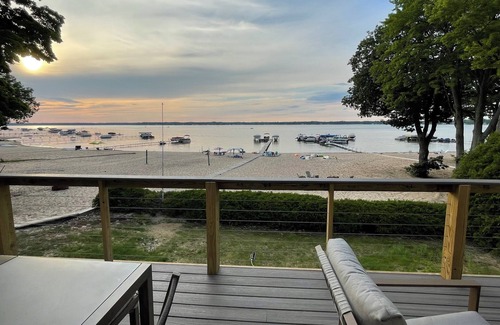 Lake City Casa | NEW LISTING - Lake Missaukee Beachfront Bungalow!