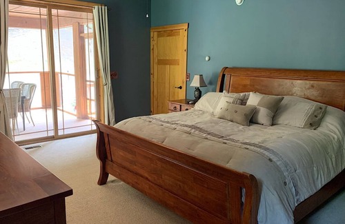 Queensbury Casa | New Listing - Lazy Days Lodge with Location, Location, Location!