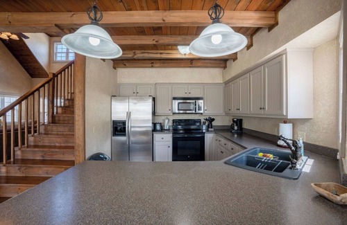 Heber Springs Casa | New Listing! Little Red River Home!