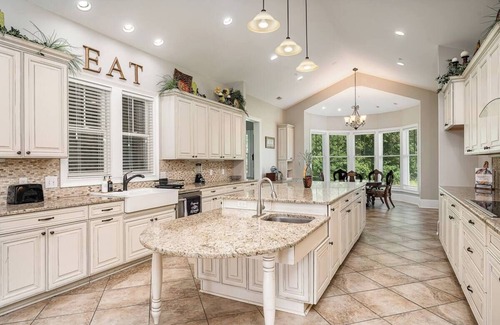Matthews Casa | New Listing! Massive 6 Bed-Perfect 4 Large Groups