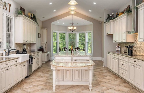 Matthews Casa | New Listing! Massive 6 Bed-Perfect 4 Large Groups